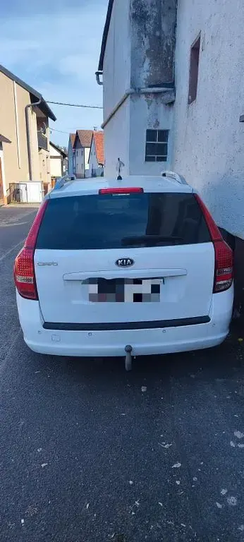Gebraucht Kia Ceed Sportswagon Vision 126 PS (92 kW) 2010 Weiß Kombi