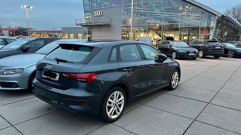 Grau Gebraucht 2021 Audi A3 e-tron Comfort Kleinwagen | 20.899 € (Guter Preis) - Bild 1/4