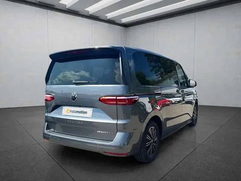 Gebraucht VW Multivan 245 PS (180 kW) 2025 Grau Van / Kleinbus