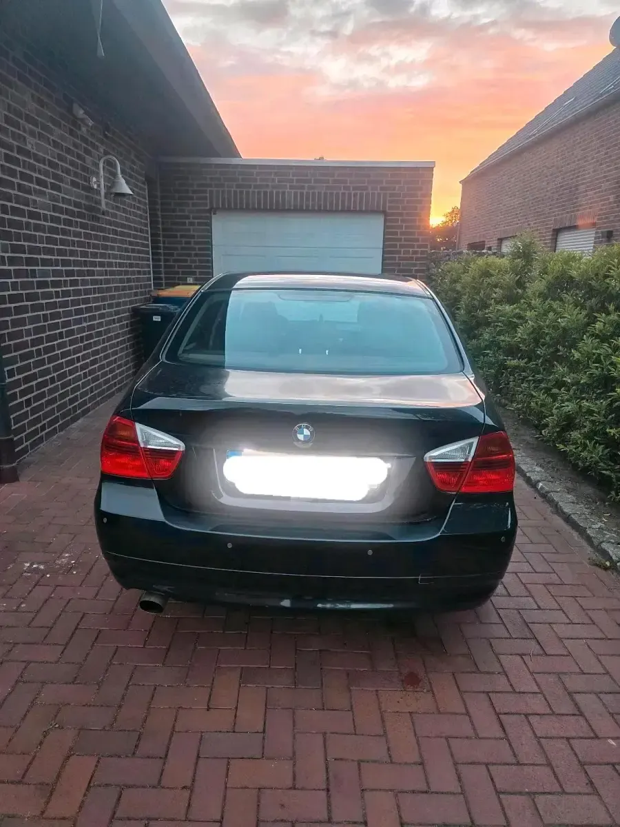Gebraucht BMW 318 129 PS (94 kW) 2006 Schwarz Limousine