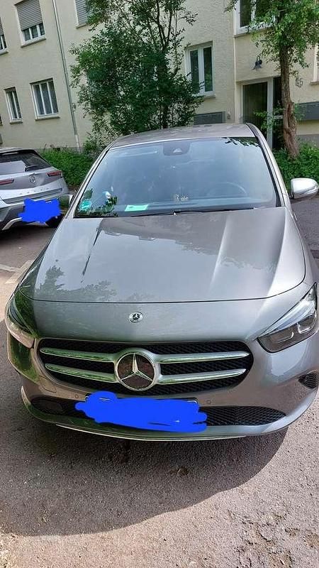 Grau Gebraucht 2022 Mercedes B200 Progressive Van / Kleinbus | 26.500 € (Fairer Preis) - Bild 1/4