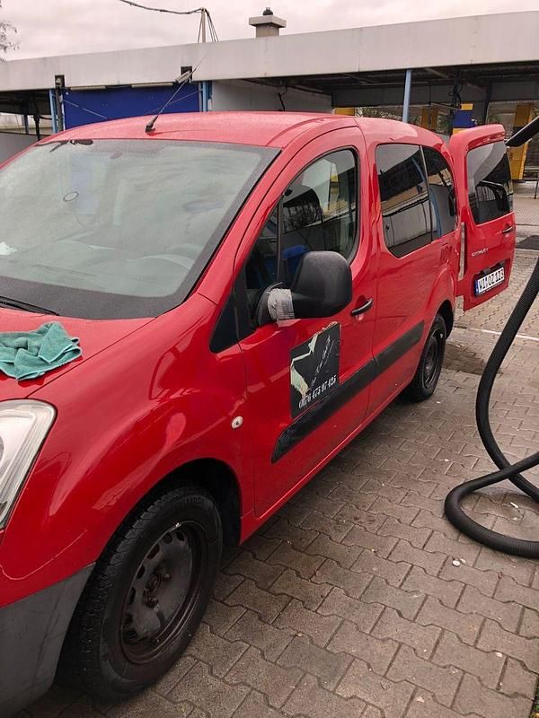 Gebraucht Citroën Berlingo Attraction 75 PS (55 kW) 2011 Rot Van / Kleinbus