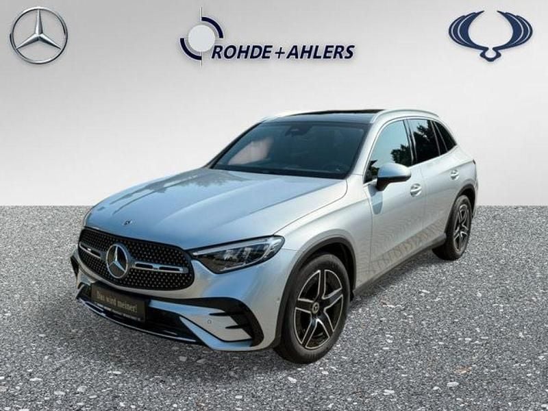 Hightechsilber metallic (metallic) Gebraucht 2024 Mercedes GLC200 AMG SUV | 51.190 € (Fairer Preis) - Bild 1/4