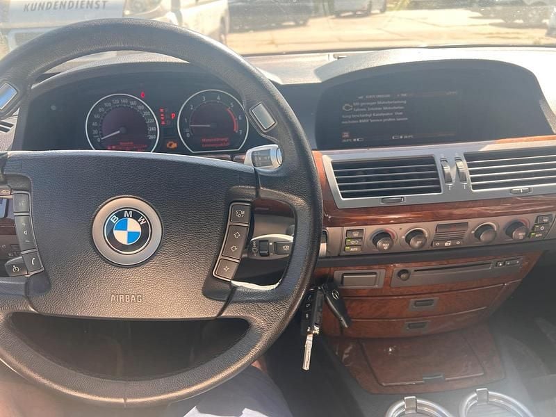 Schwarz Gebraucht 2002 BMW 735 Limousine | 1.750 € (Superpreis) - Bild 1/4