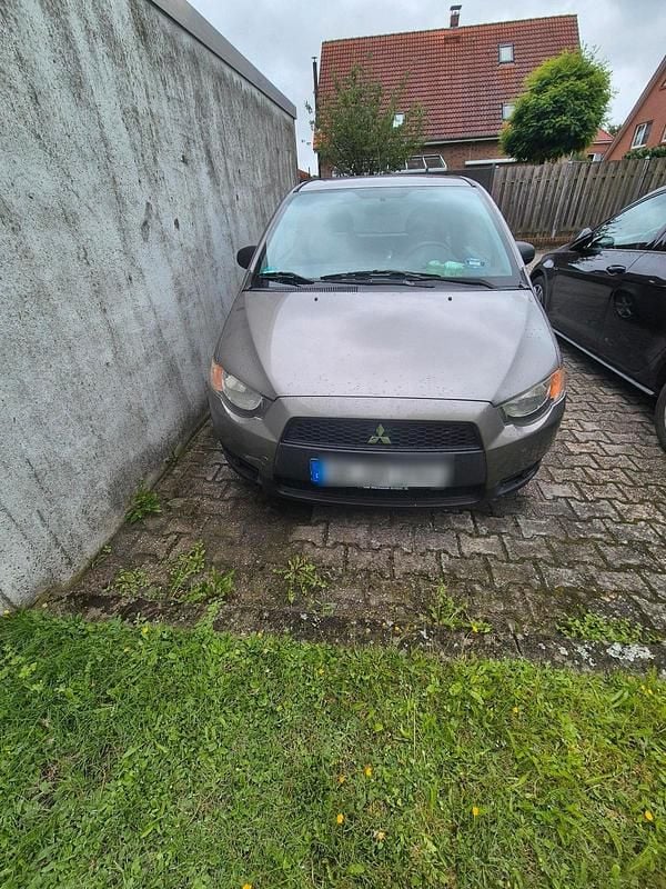 Grau Gebraucht 2009 Mitsubishi Colt Limousine | 1.100 € - Bild 1/4