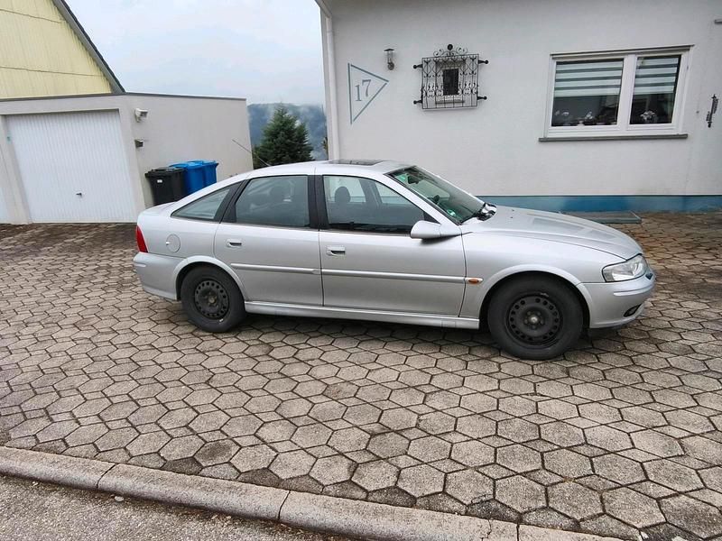Gebraucht Opel Vectra 116 PS (85 kW) 2000 Silber Limousine