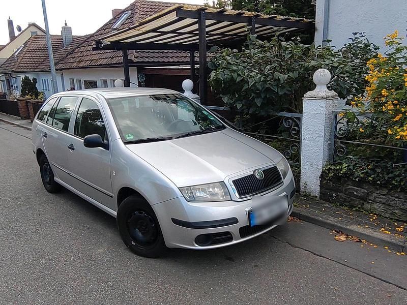 Silber Gebraucht 2005 Skoda Fabia Kombi | 325 € (Superpreis) - Bild 1/4