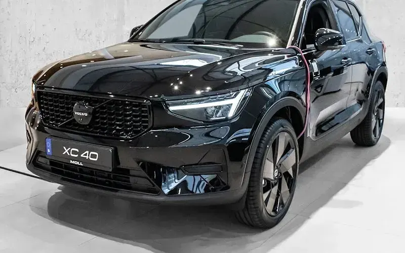 Neu Volvo XC40 Ultra 163 PS (119 kW) 2026 Schwarz SUV