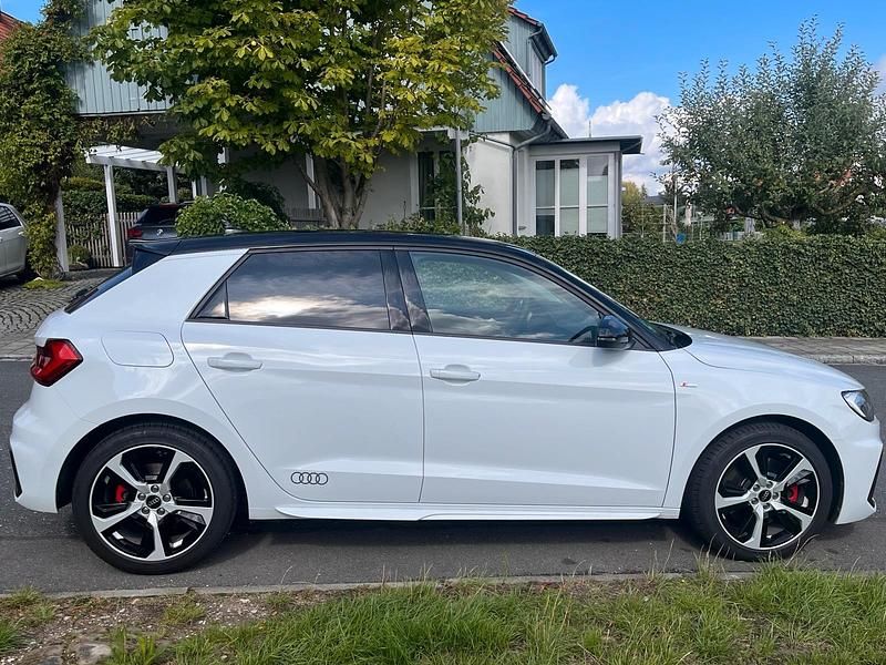 Weiß Gebraucht 2023 Audi A1 Sportback S-Line Kleinwagen | 29.900 € (Fairer Preis) - Bild 1/4
