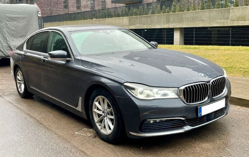 Grau Gebraucht 2017 BMW 730 Limousine | 29.000 € (Superpreis) - Bild 1/4