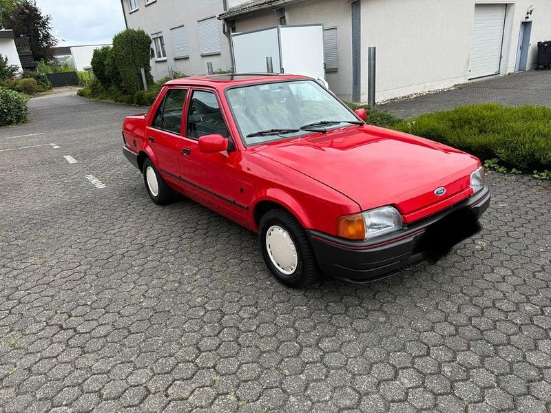 Gebraucht Ford Orion 73 PS (53 kW) 1990 Rot Limousine
