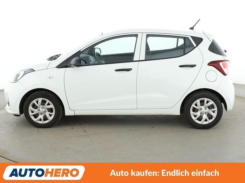 Gebraucht Hyundai i10 Basis 67 PS (49 kW) 2017 Weiß Kleinwagen