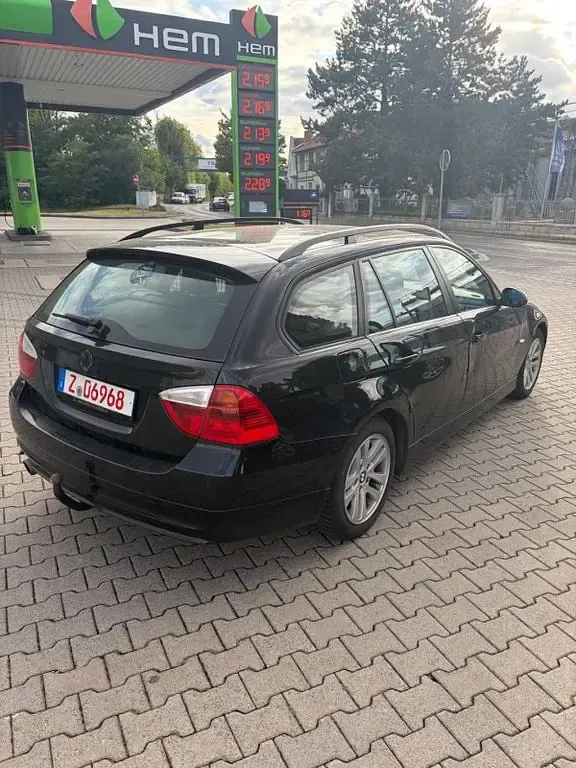 Gebraucht BMW 320 Lifestyle 143 PS (105 kW) 2008 Schwarz Kombi