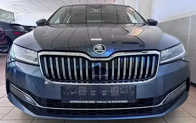 Gebraucht Skoda Superb Premium Edition 200 PS (147 kW) 2022 Quarzgrau metallic Kombi