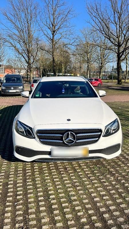 Gebraucht Mercedes E300 306 PS (225 kW) 2019 Weiß Kombi