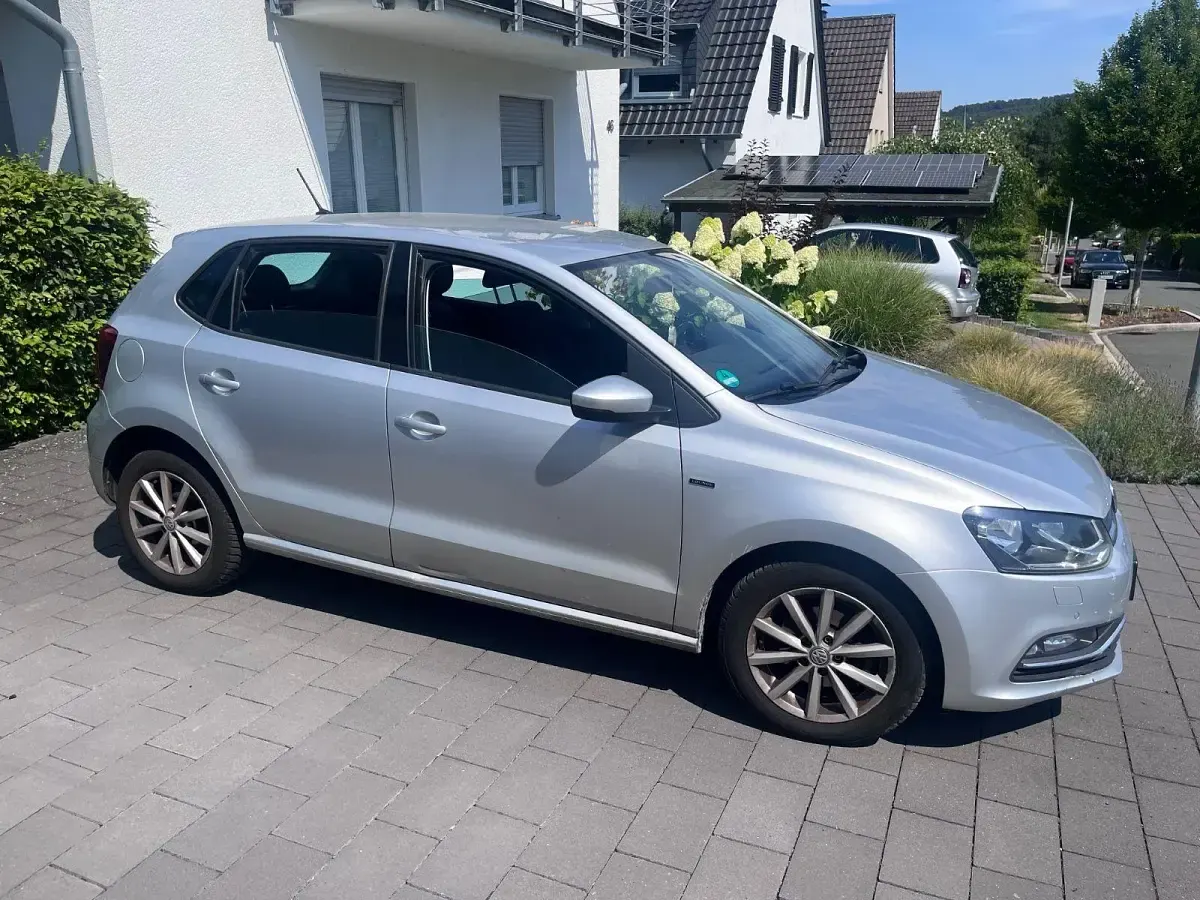Gebraucht VW Polo Comfortline 90 PS (66 kW) 2015 Silber Limousine
