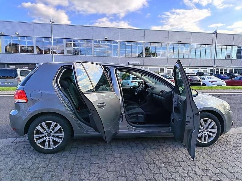 Gebraucht VW Golf VII Style 122 PS (89 kW) 2012 United grey metallic Limousine