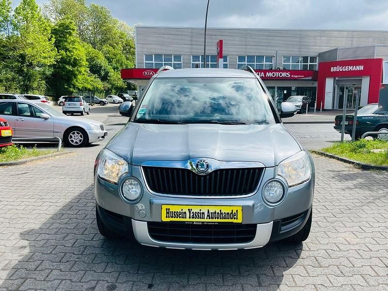 Grau Gebraucht 2012 Skoda Yeti SUV | 4.200 € (Fairer Preis) - Bild 1/4