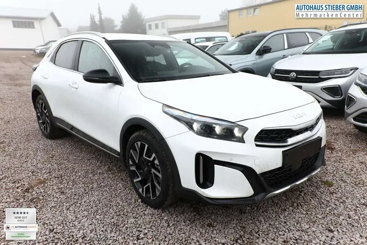 Neu Kia XCeed 179 PS (131 kW) 2026 Deluxeweiß metallic SUV