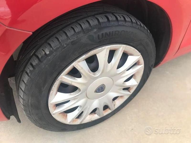 Gebraucht Lancia Ypsilon 69 PS (50 kW) 2012 Rot Kleinwagen