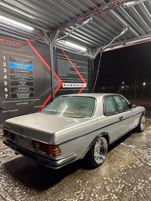 Gebraucht Mercedes 280 176 PS (129 kW) 1978 Silber Coupé