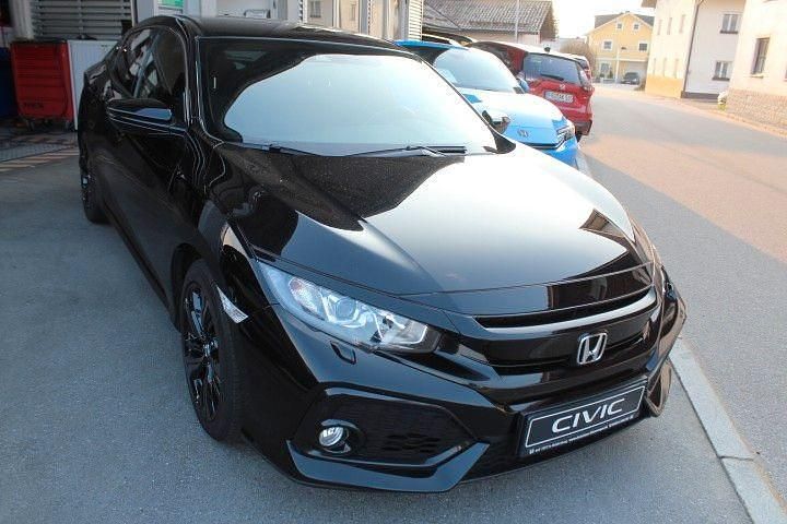 Gebraucht Honda Civic Elegance 126 PS (92 kW) 2020 Crystal black pearl (metallic) Limousine