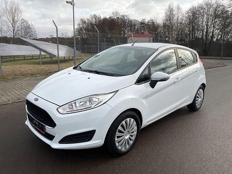 Gebraucht Ford Fiesta Trend 75 PS (55 kW) 2017 Weiß Limousine
