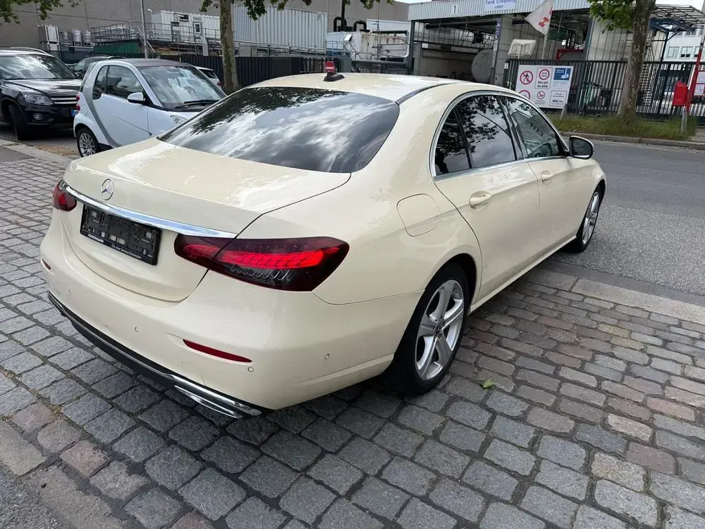 Gebraucht Mercedes E200 160 PS (117 kW) 2022 Beige Limousine