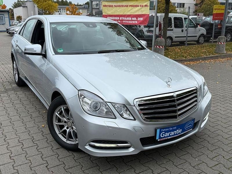 Gebraucht Mercedes E200 Avantgarde 184 PS (135 kW) 2011 Silber Limousine
