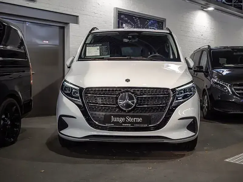 Gebraucht Mercedes V250 Style 190 PS (139 kW) 2025 Weiß Van / Kleinbus