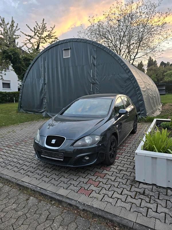 Usata Seat Leon 105 CV (77 kW) 2011 Nero Utilitaria