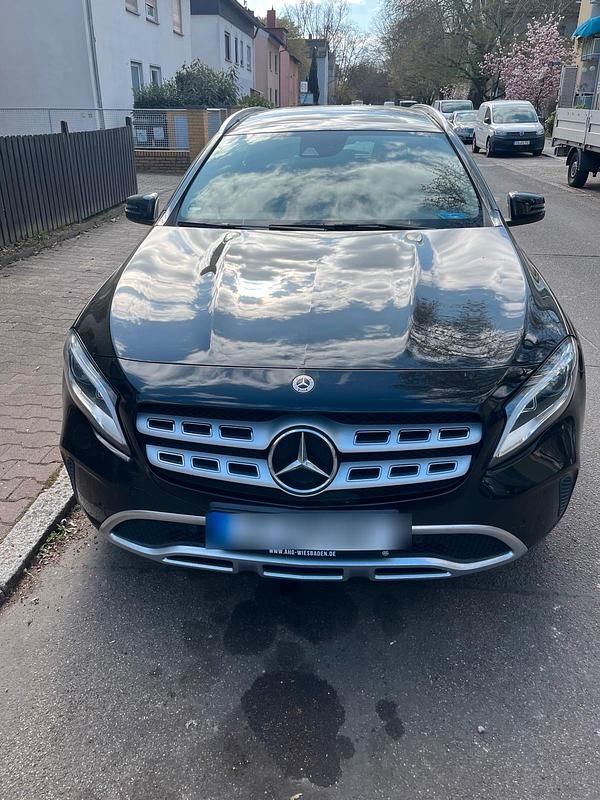 Schwarz Gebraucht 2018 Mercedes GLA220 SUV | 19.400 € (Fairer Preis) - Bild 1/4