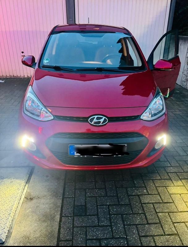 Rot Gebraucht 2016 Hyundai i10 Passion Kleinwagen | 6.200 € (Guter Preis) - Bild 1/4