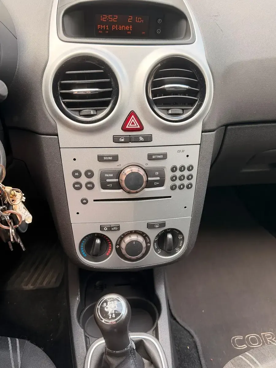 Gebraucht Opel Corsa 60 PS (44 kW) 2008 Weiß Kleinwagen