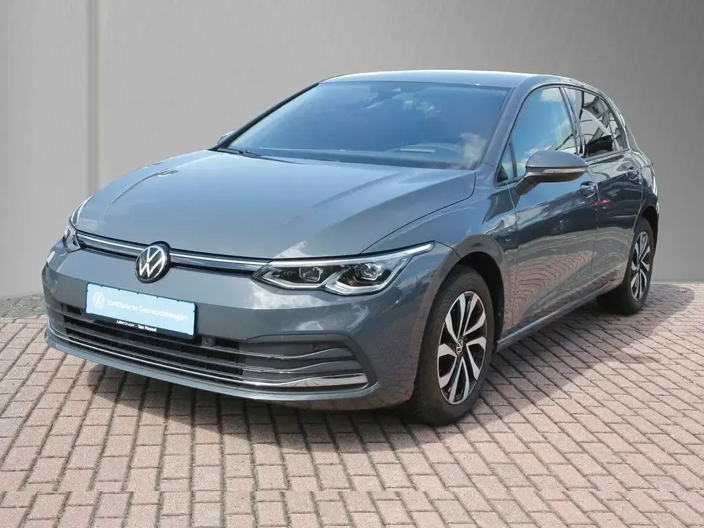 Gebraucht VW Golf VIII Active 150 PS (110 kW) 2023 Delfingrau metallic Limousine