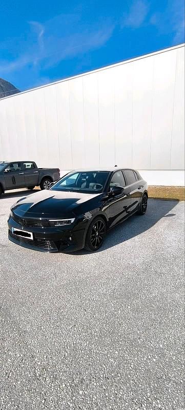 Gebraucht Opel Astra 131 PS (96 kW) 2023 Schwarz Limousine