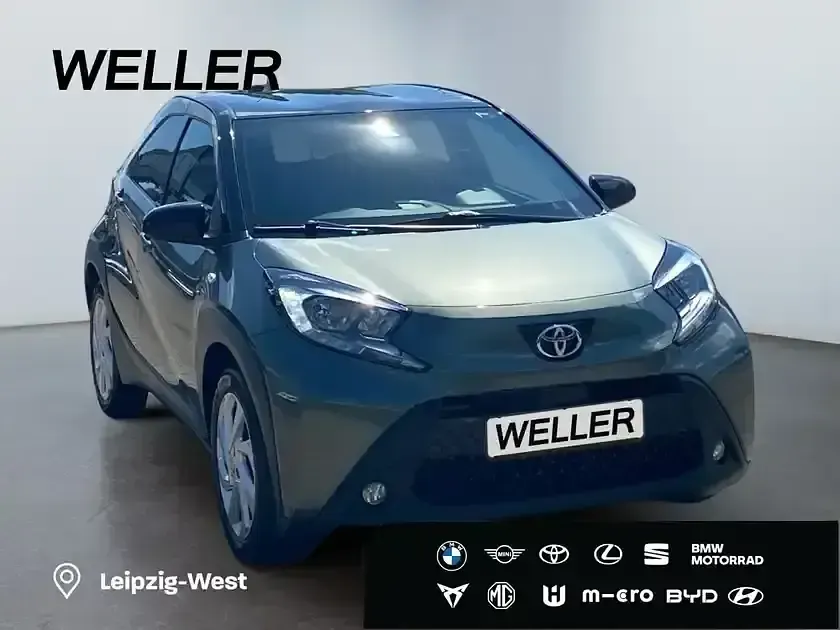 Gebraucht Toyota Aygo 72 PS (52 kW) 2022 Cardamon green / night sky black (gruen) Kleinwagen
