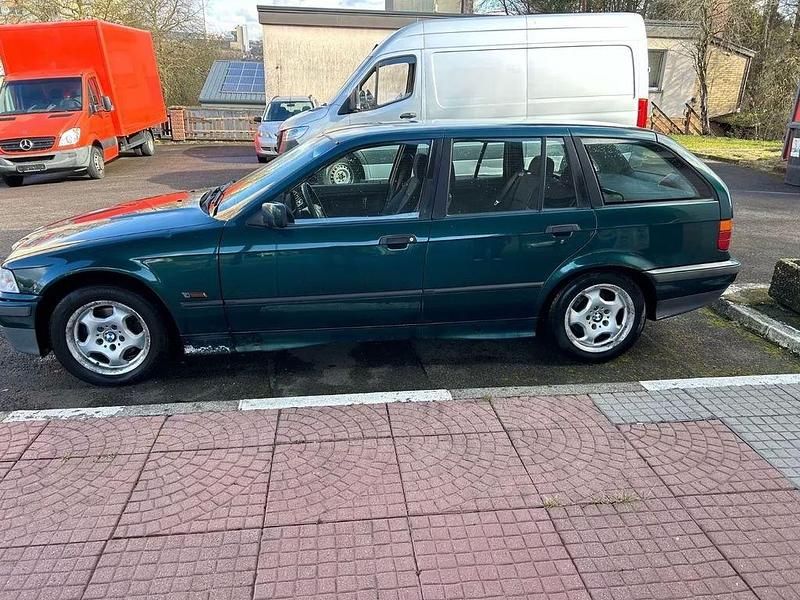 Grün Gebraucht 1996 BMW 320 Kombi | 1.799 € (Superpreis) - Bild 1/4