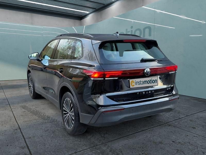 Schwarz Gebraucht 2024 VW Tiguan SUV | 37.349 € (Fairer Preis) - Bild 1/4