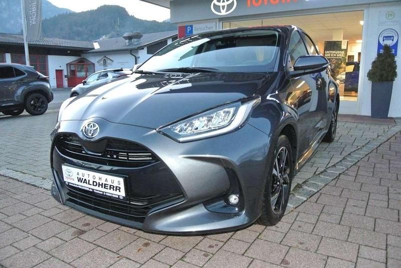 Marlingrau metallic Neu 2025 Toyota Yaris Hybrid Kleinwagen | 23.900 € (Guter Preis) - Bild 1/4
