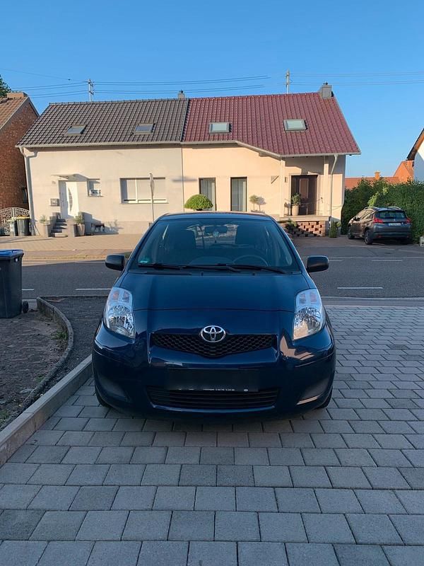 Blau Gebraucht 2009 Toyota Yaris Kleinwagen | 3.500 € (Fairer Preis) - Bild 1/4