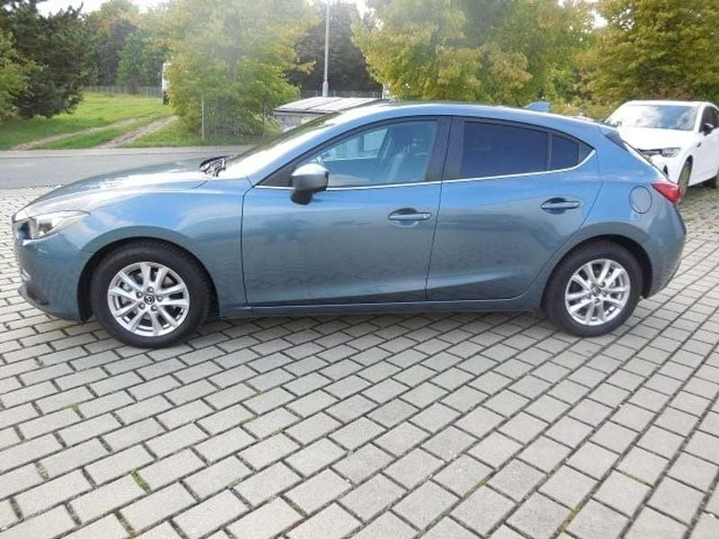 Saphirblau metallic Gebraucht 2015 Mazda 3 Center-Line Limousine | 11.000 € (Fairer Preis) - Bild 1/4