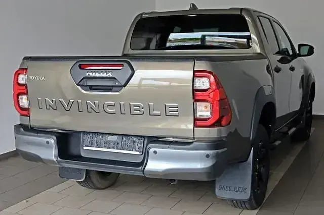 Gebraucht Toyota HiLux SR 204 PS (150 kW) 2023 Grün Pickup