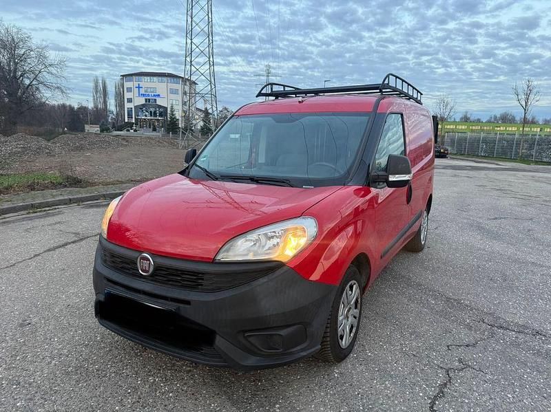 Rot Gebraucht 2018 Fiat Doblò Basis Van / Kleinbus | 7.199 € (Fairer Preis) - Bild 1/4