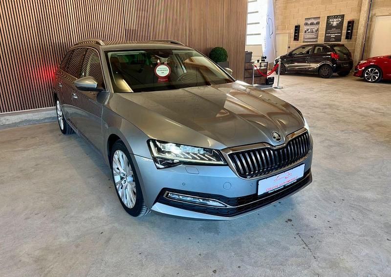 Gebraucht Skoda Superb 190 PS (139 kW) 2019 Grau Kombi