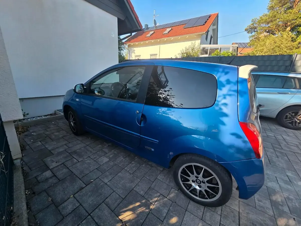 Gebraucht Renault Twingo 101 PS (74 kW) 2011 Blau Kleinwagen