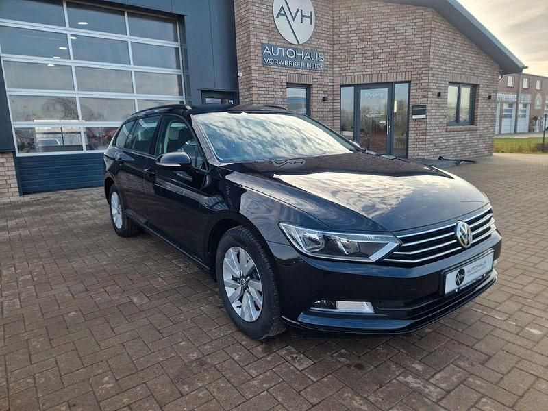 Schwarz Gebraucht 2018 VW Passat Kombi | 16.890 € (Fairer Preis) - Bild 1/4