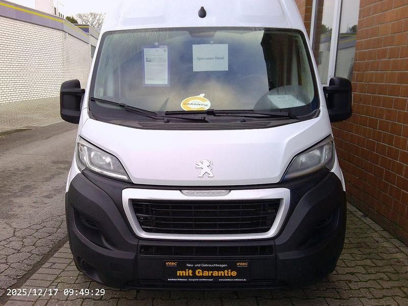 Gebraucht Peugeot Boxer 140 PS (102 kW) 2024 Lackierung weiss icy/deckende Van