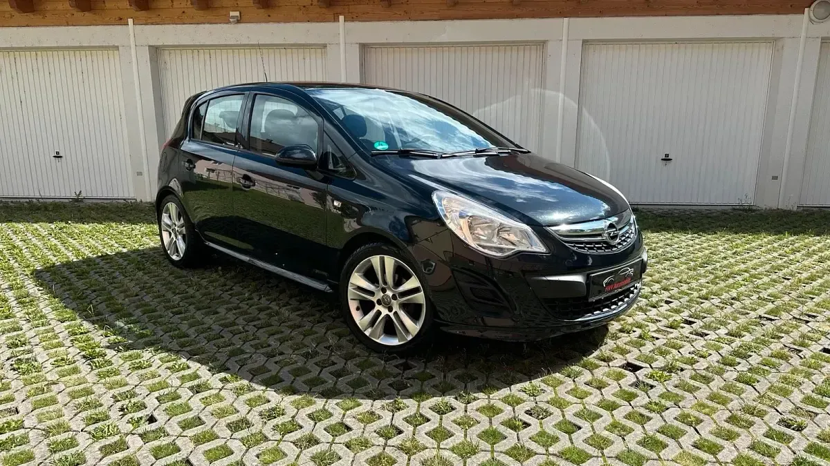 Gebraucht Opel Corsa Active 90 PS (66 kW) 2013 Schwarz Kleinwagen