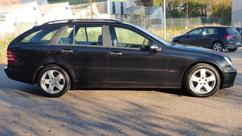 Gebraucht Mercedes C200 Classic 122 PS (89 kW) 2005 Schwarz Kombi